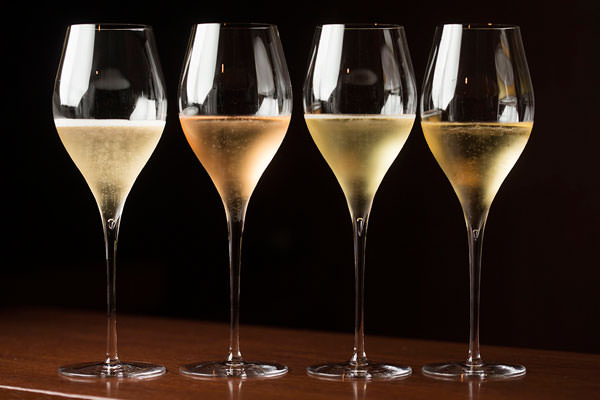 asahi.com：シャンパンの泡、ビールの泡、グラスの泡 - 食