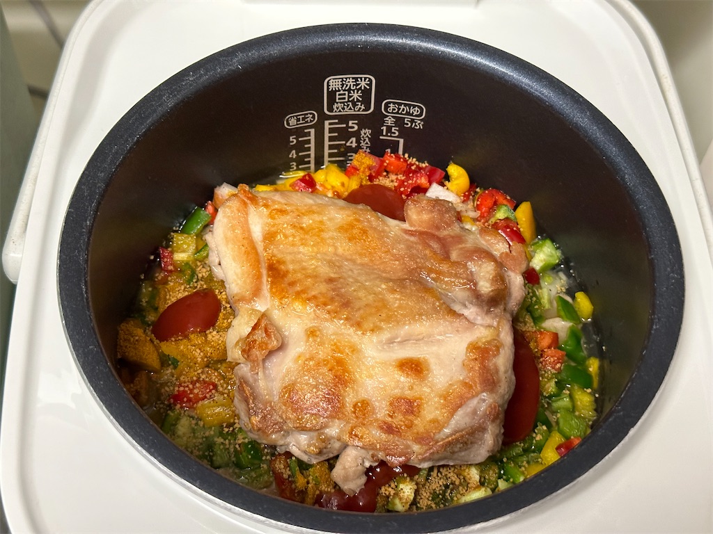 スイッチポンで完成！「炊飯器ジャンバラヤ」レシピruum