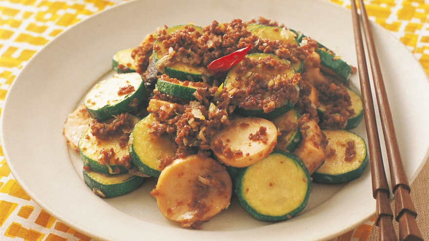 １０分で作るひき肉とズッキーニのカレ