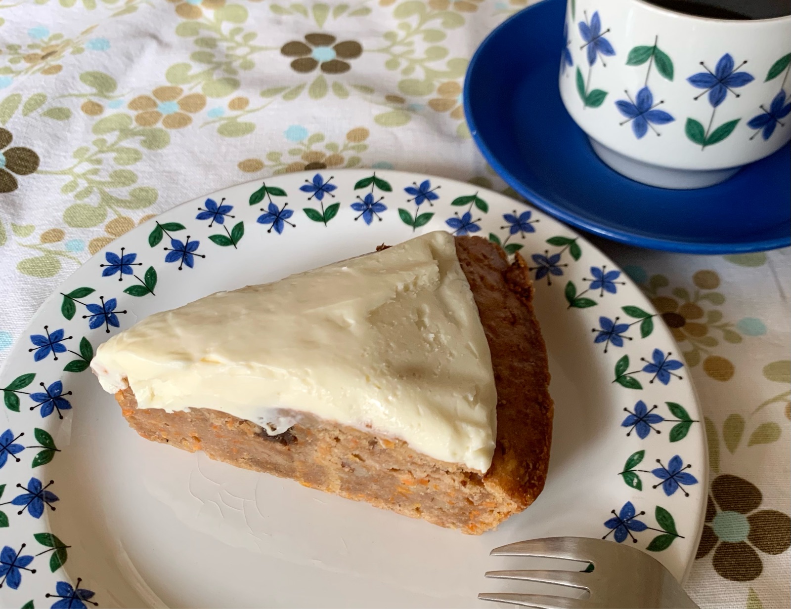 DEAN＆DELUCA おススメ！パンコーナーのキャロットケーキKarinオフィシャルブログ「Karin Diaryカレーとパフェとカフェと 」Powered by Ameba