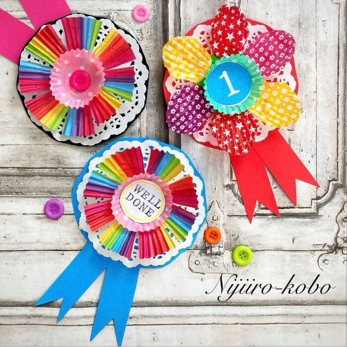 まあみ元保育士の製作アイデア@maami_seisakuidea ⁡ 運動会にぴったり！ ⁡ モンスターボールのメダルを作りました🏅✨ ⁡ひらくとポケモンが入ってるよ🌟 ⁡ 手作りメダルを贈って「よくがんばったね！」とたくさんほめてあげたいですね👏🏻♡ ⁡ ⁡ ちなみに