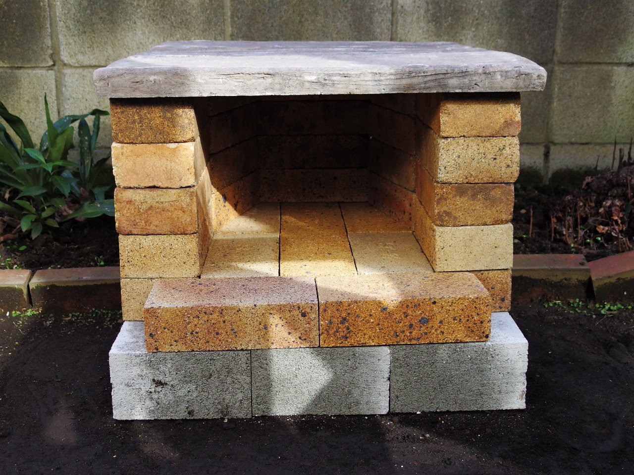 ピザ窯をDIY！初心者でも簡単に作れる方法をかかる費用とあわせて解説！ - ハピキャンキャンプ・アウトドア情報メディア