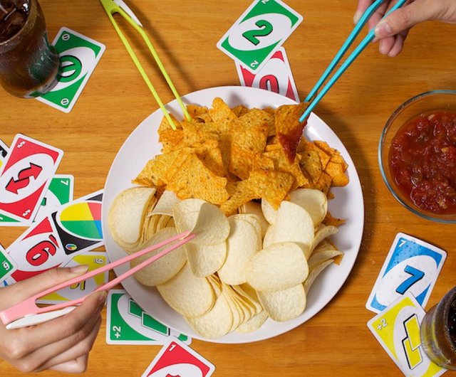 境界線 ポテトチップスは箸で食べるのか – 株式会社グッドクロス