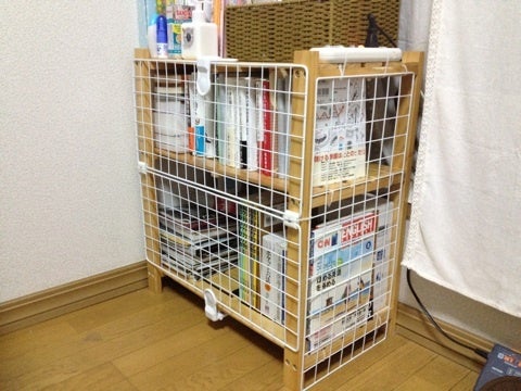赤ちゃん用の本棚の安全対策100均でつくるイタズラ防止の目隠しガード