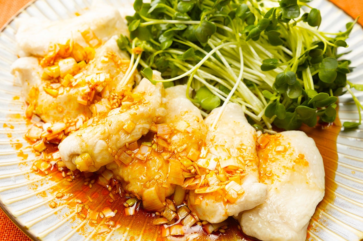 ぷりっぷりの鶏むね肉で作る旨辛水晶鶏のレシピ