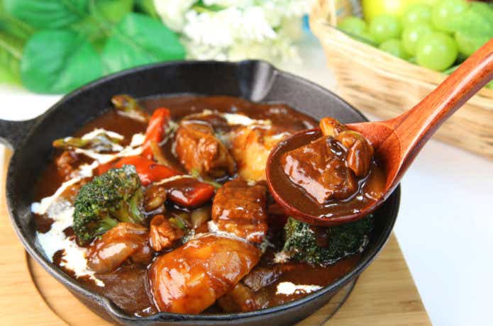 人気洋食店が教えるビーフシチューのレシピ。驚くほどやわらかで野菜のエキスがたっぷり！三越伊勢丹の食メディアFOODIE フーディー