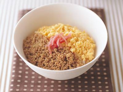 めんつゆとレンジで10分ごはん！ しょうがそぼろの卵とじ丼