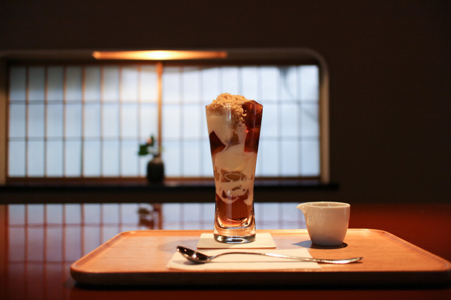 栗パフェ 本年度 石川橋店での栗パフェは10月1日~の販売を予定しております。 昨年の栗パフェを少しリニューアル！致しました。喫茶のご予約は受け付けておりませんのでご了承下さいませ。 石川橋店では9月1日~30日までくり粉餅を期間限定販売中でございます。恵那寿や