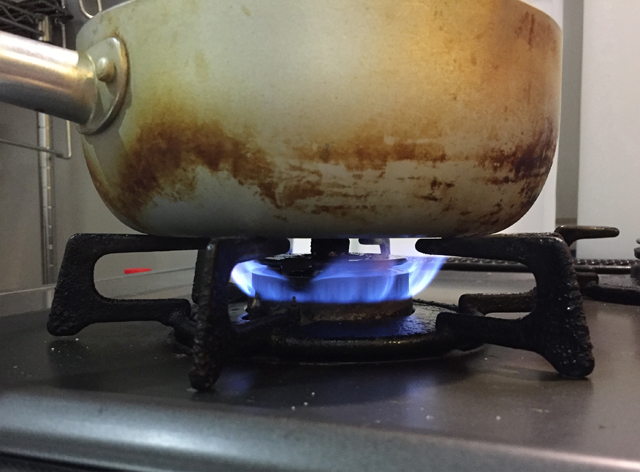 料理をうまく仕上げるには超「弱火」で森田建築