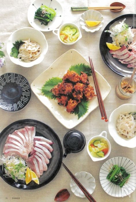 今日の献立📝 ◎チーズハンバーグ ◎刺身3種 ◎レタスサラダ ◎人参しりしり ◎オクラ納豆 ◎ほうれん草と豆腐卵スープ ◎トマトアボカド ◎玄米今日からとっても暑い日が続くので タンパク質をしっかり摂りながら 食欲を促進させるお酢を取り入れた メニューにしました