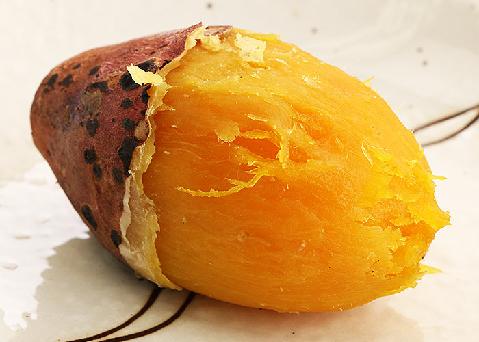 さつまいもを電子レンジで 甘〜い焼き芋 にするテクほほえみごはん-冷凍で食を豊かに-ニチレイフーズ