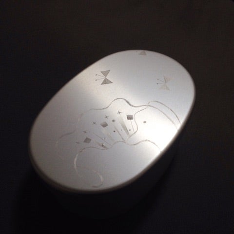 名入れアルミ 弁当箱 1段 子供の絵 プレゼント ギフト かわいい おすすめ 人気 お弁当 ランチボックス 日本製 深型 620ml おえかきお絵かき 男性 父 旦那 おじいちゃん 義父 誕生日 還暦 古希 記念日 お祝いアルミ製 お絵かきランチボックス10営業日出荷 -