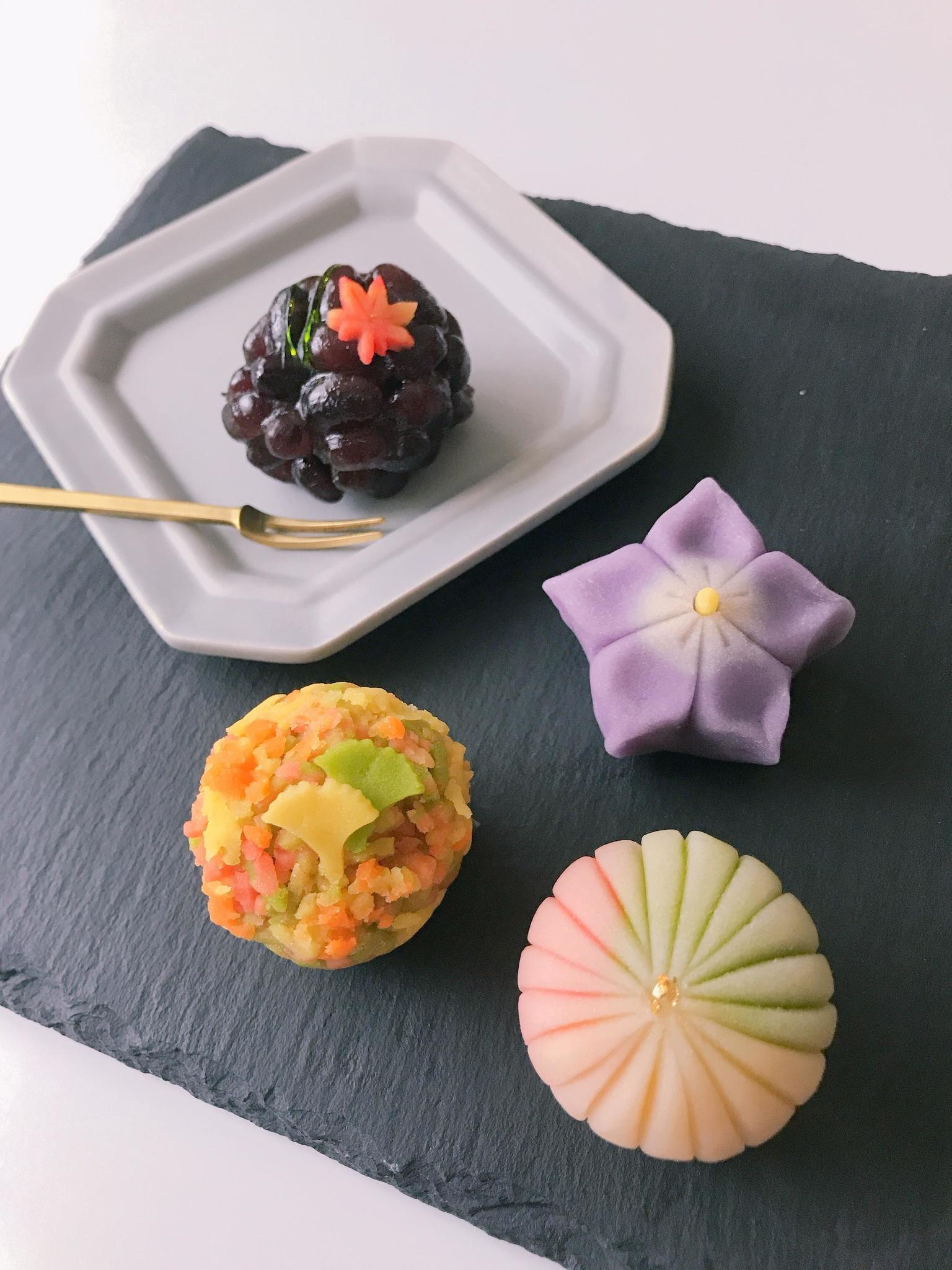 10月和菓子 練り切り「焼き栗」と「栗きんとん」「川もみじ」を作ろう！簡単なお抹茶点てと試食つき 和菓子教室ｓａｋｕｒａ - じゃらん遊び体験