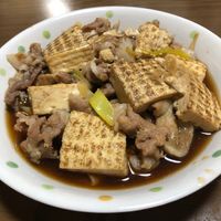 エバラ食品 公式料理研究家イチオシ！「すき焼のたれ 」活用レシピ . レシピ サイト「Nadia」で人気のＹｕｕさんとRINATY りなてぃ さんに「すき焼のたれ」を使った定番＆アレンジレシピを教えていただきました *^_^*. ①炊飯器で簡単！牛肉ときのこのすき焼き