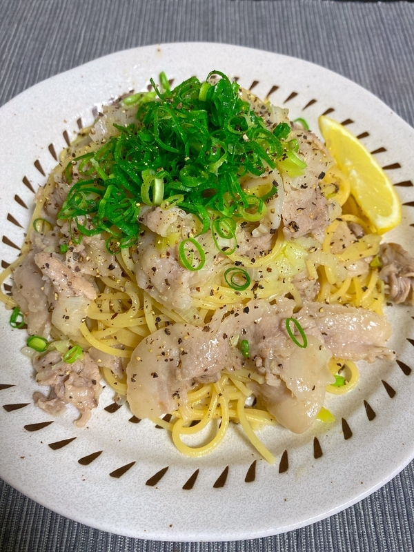 レンジでXmas！豚ロースのネギ塩パスタ