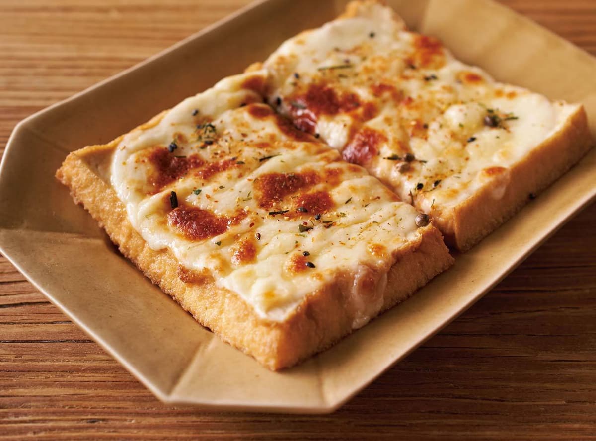 トースターでお手軽！ふわトロでおいしい「厚揚げのチーズ焼き」フーディストノート