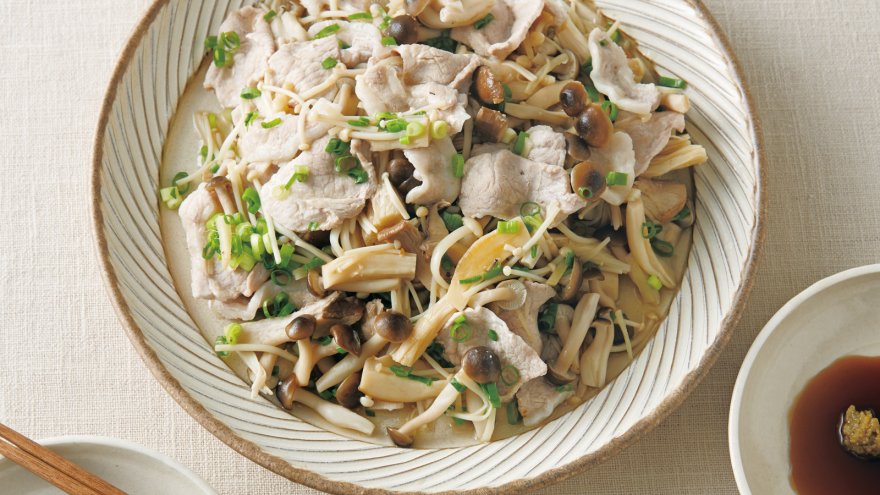 器に並べたらあとは蒸すだけ「豚肉と乾燥ごぼうのフライパン蒸し」SATETO さてと