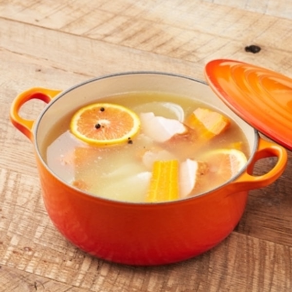 ル・クルーゼに恋をして＊２人で過ごす深夜レシピ 丸ごと玉ねぎ入りオニグラスープみんなの投稿レシピAll About