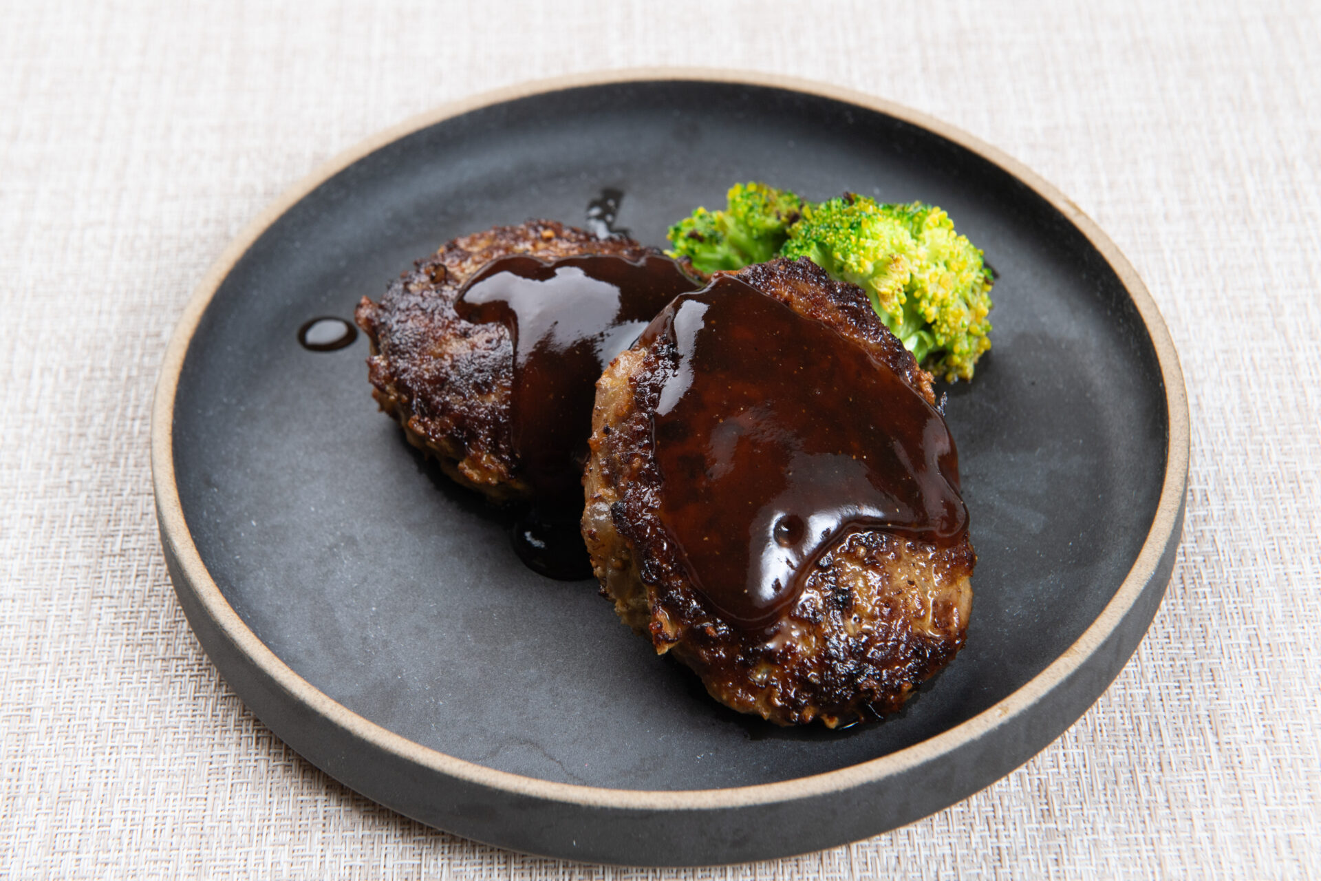 簡単カフェ風！骨太雑穀のハンバーグそぼろごはんレシピはくばく