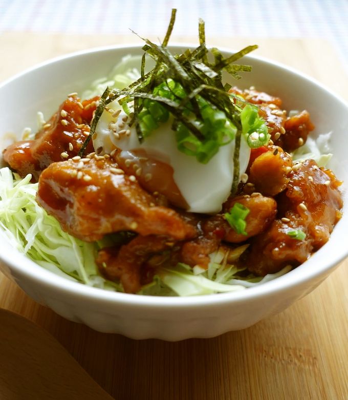 甘辛タレ唐揚げ丼@hozon_recipe_labo←誰でも作れる簡単作り置きレシピを見たい人はこちら！🍀 今回は @tsukicookさんの投稿を紹介させていただきます✨ 投稿をお貸しいただきありがとうございます😊 ☟☟ 漬け込み不要！甘辛たれ唐丼t