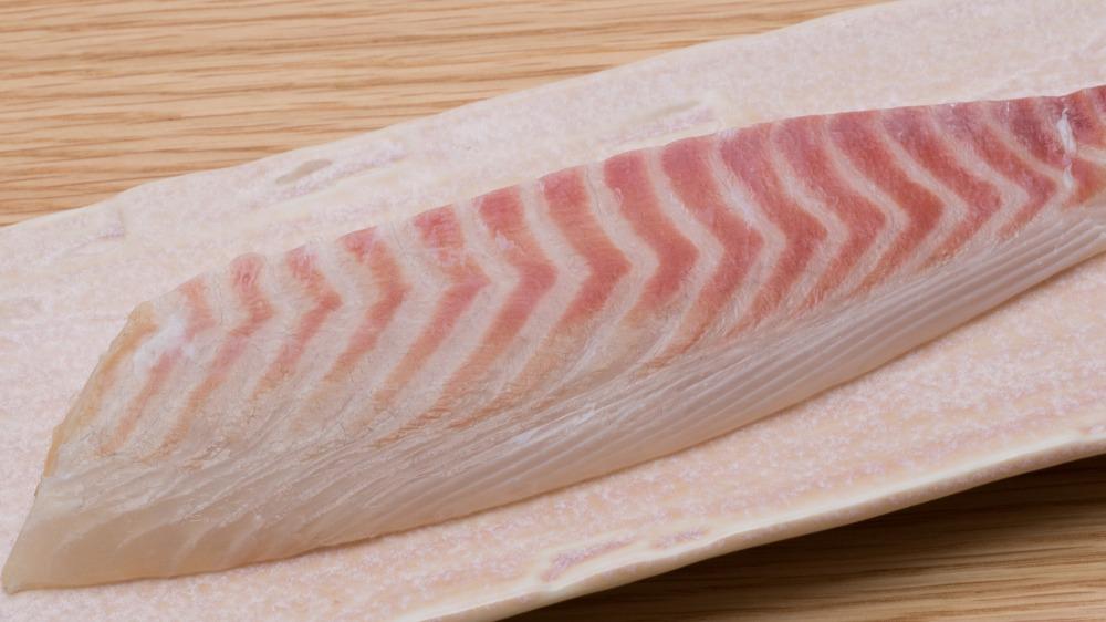 家庭向き 鯛の姿造り、姿造り用のさばき方、刺身の切り方、立体感のある美しい盛り付け、つくり方動画 - 魚料理と簡単レシピ