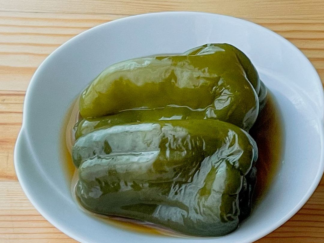 ＼冷んやりやみつき！ 肉詰めピーマンの白だし浸し