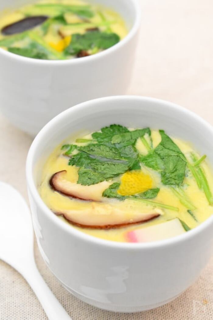 プロが解説 茶碗蒸しレシピ。卵と出汁は1:3が黄金比。蒸し器、電子レンジ、鍋の簡単な方法も！三越伊勢丹の食メディアFOODIE フーディー