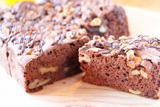 今年のバレンタインに🍫「日持ちするスイーツ」レシピ3選, ., 先日のお悩み相談でもリクエストの多かった,日持ちするスイーツレシピのご紹介です❤︎, ぜひ今年のバレンタインの参考にしてみてね👩‍🍳🥣, ., ., ※常温保存で2~3日が目安です。,なるべくお早めにお召し上がりください。, ., ————————————————————, クラシルアプリ 無料 登録なし なら,