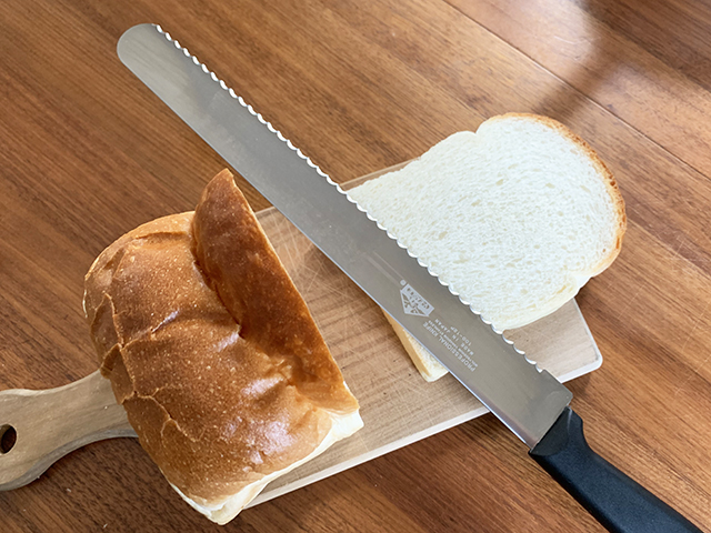 パン切りナイフ パン切り包丁 ステンレス製 ブレッドナイフ 約34cm 木製ハンドル 包丁 食パン フランスパン サンドイッチ キレイに切れる60N◇ パン切り包丁