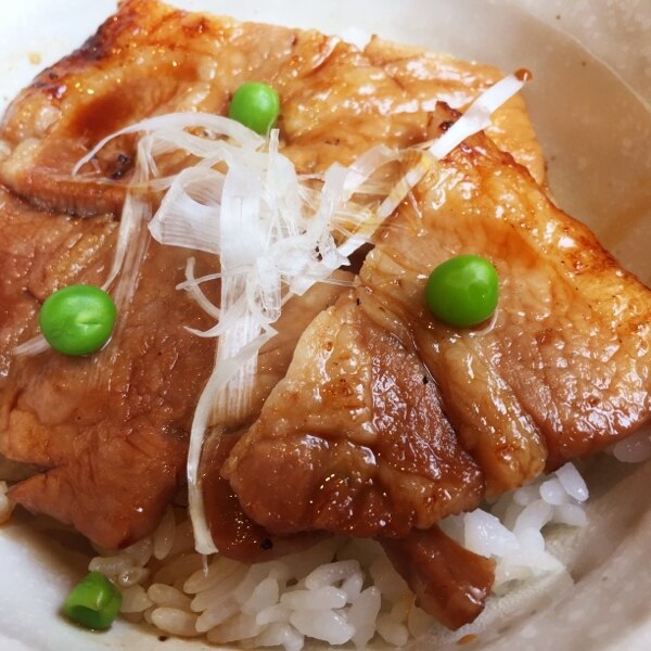 バターじょうゆ風味豚ステーキ丼