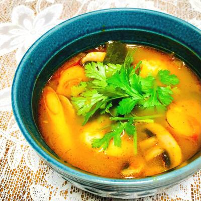 タイ料理の代表トムヤムクンってなに？HAPPY THAILAND