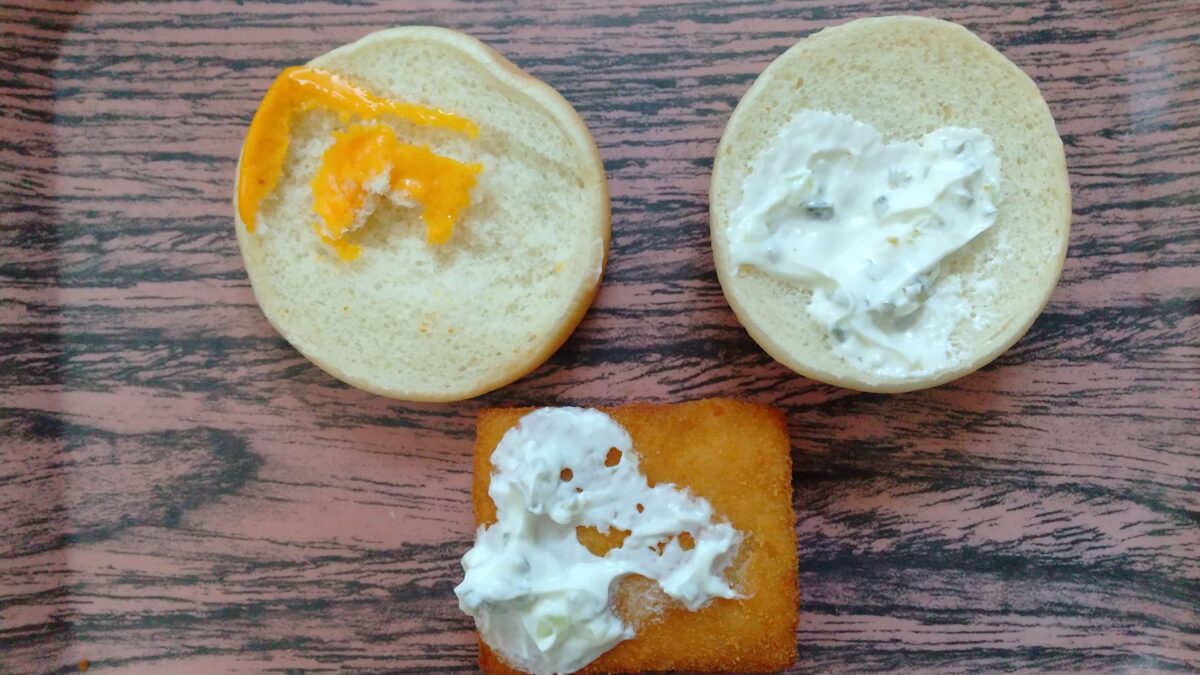 あまりにも美しい「フィレオフィッシュ」が話題 まんまるでふっくらしたバンズに「かわいい撫でたい」「目が喜んでる」の声 1 3グルメ ねとらぼ