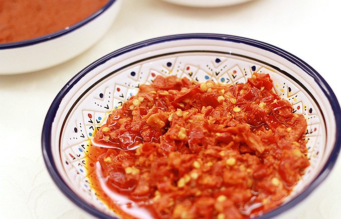 スパイシーな万能調味料！魅惑の「ハリッサ」で作る絶品メインおかずフーディストノート