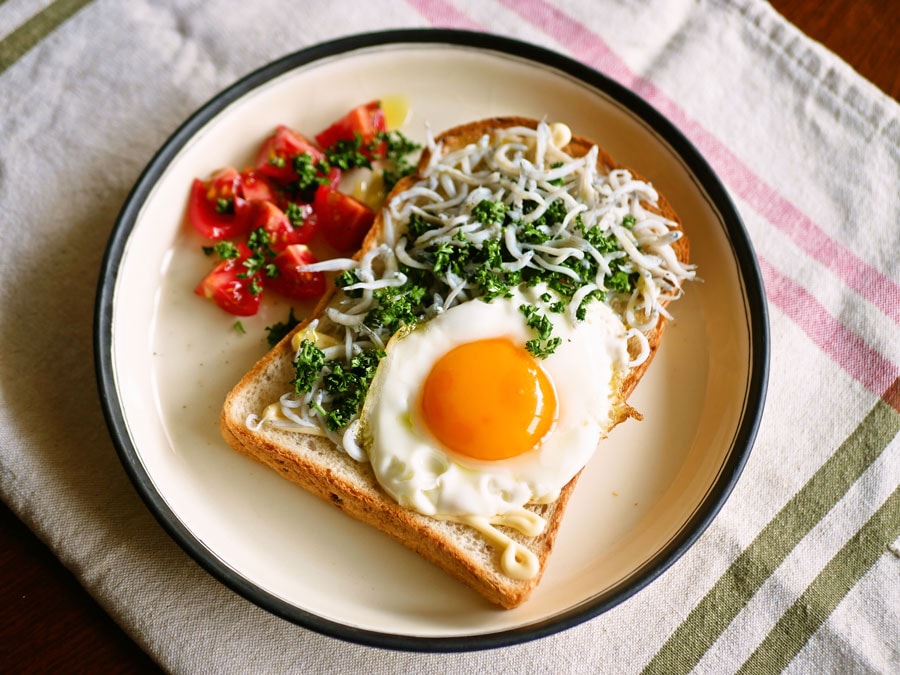 くりぬき目玉焼きトースト