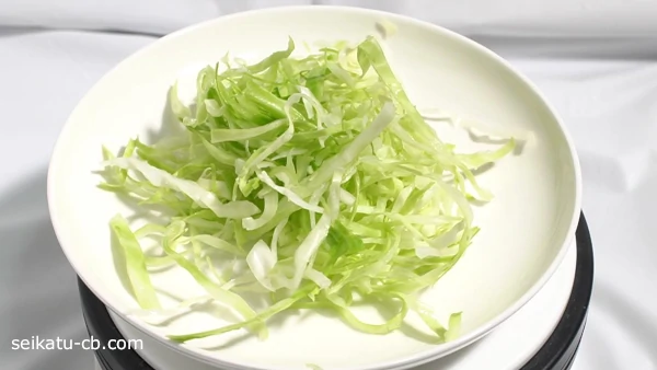 キャベツの千切りを水に浸けてシャキシャキにするなら1分、3分、5分の何分が正解？水と氷水ならどっち？生活知恵袋