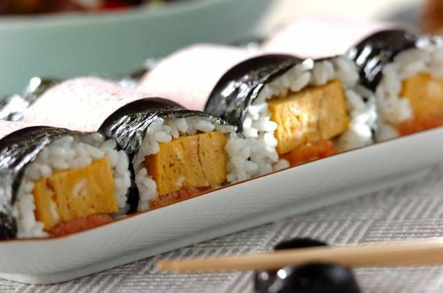 手巻き寿司用の卵焼き」は普通とどうちがう？ 卵液を漉す、味付け、切り方が決め手！ 絶妙バランスのすし酢レシピ付きHugKum はぐくむ