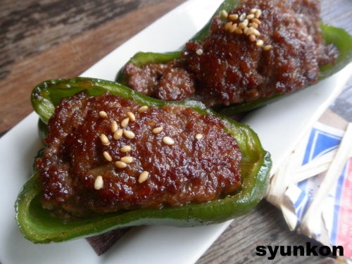レシピはこちら⤵︎ 「シャキッとジューシー！冷めても美味しいピーマンの肉詰め」 👨:肉とたれがしっかり絡んで絶妙な味。 肉がもりもりでうまい！❁ ❁ ❁✐☡ 材料4人分・ピーマン 5〜6個 ・サラダ油 適量 ・ 水