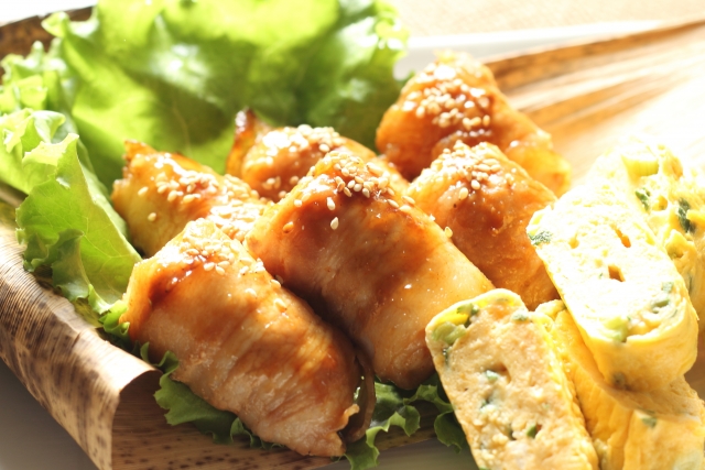 赤から焼のたれとホットサンドメーカーで作るキャンプ飯！赤から肉巻きおにぎり