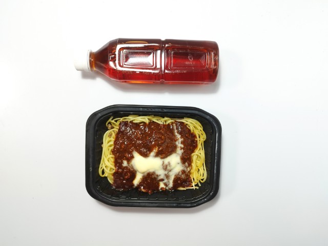 セブンイレブン・金のシリーズのお手軽スパゲッティ！＃の贅沢濃厚ソースが食欲をそそる「７プレミアムゴールド 金のボロネーゼ」レポハピ