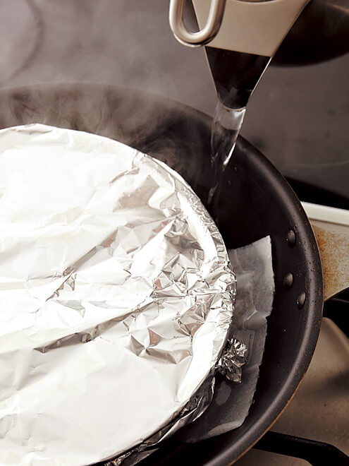 フライパンで蒸す茶碗蒸しお好きな容器にホイルの蓋、具材はあるものでOK♪