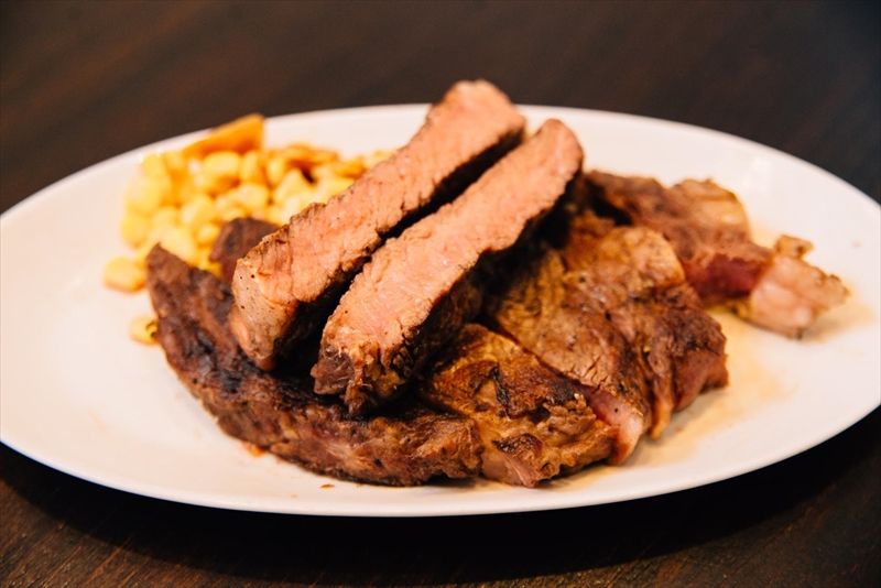 炭火で焼く美味しそうな肉の写真素材71957966- PIXTA