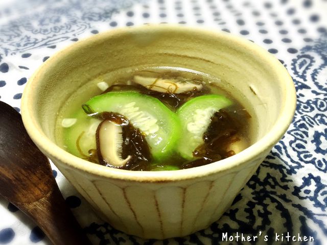 沖縄の代表的な夏野菜！「ナーベーラー」をいただこう🙌, はいた～い、かえで🍁です, 連日、真夏日が続いていますが、,皆さん暑さ対策は大丈夫ですか😀, 今日は沖縄の家庭料理で親しまれていて、, 夏バテ防止の効果も期待されている料理,「ナーベーラーンブシー」をご紹介します👍, ナーベーラーは「ヘチマ」のことで、, ンブシーは「味噌煮」の意味👩‍🍳,料理下手な私でもチャチャっと,