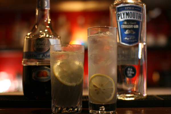 スタッフ推しドリンク🦋バイオレットフィズスナック水中では前月よりスタッフによる