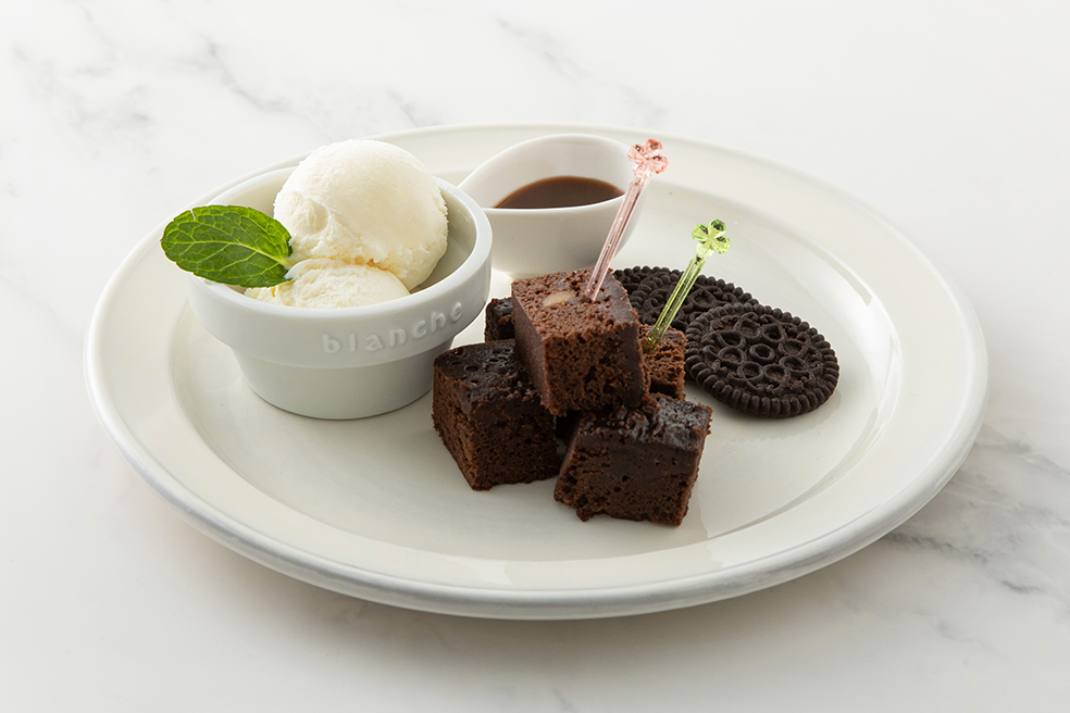 アタ製 おもてなしに最適なトレイプレート, お菓子入れ,Ａ０４ 中皿 チタ 通販 1616481Creema クリーマ