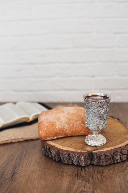 パンとワインが斜め上の進化！ 教会のミサが近代化 – grapeグレイプ