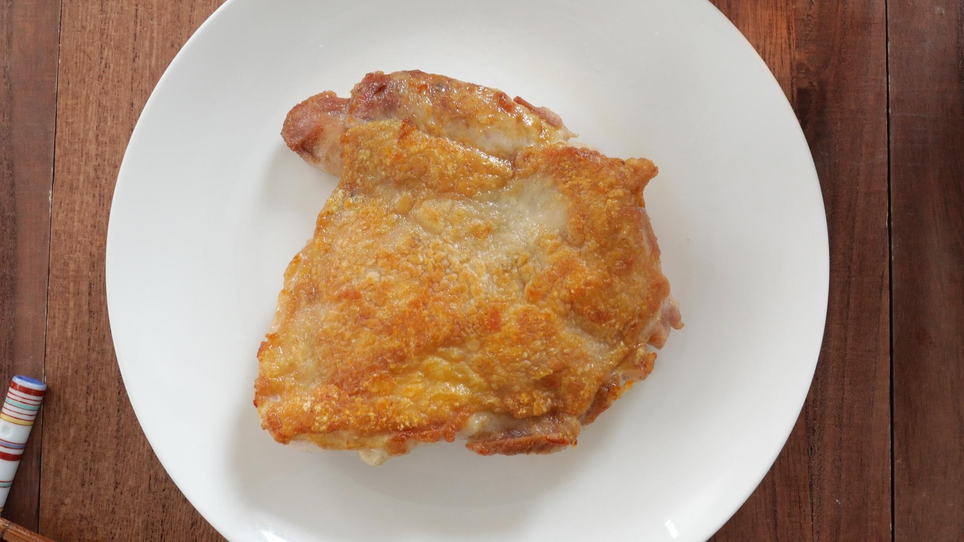 自分史上最高のカリカリ具合に感動。ひたすら焼きつけるだけでできるカリカリチキン - レタスクラブ