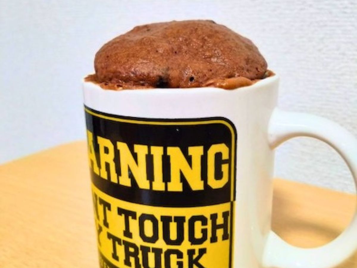 材料2つ・レンジで3分時短レシピ！ふわふわのチョコレートカップケーキ