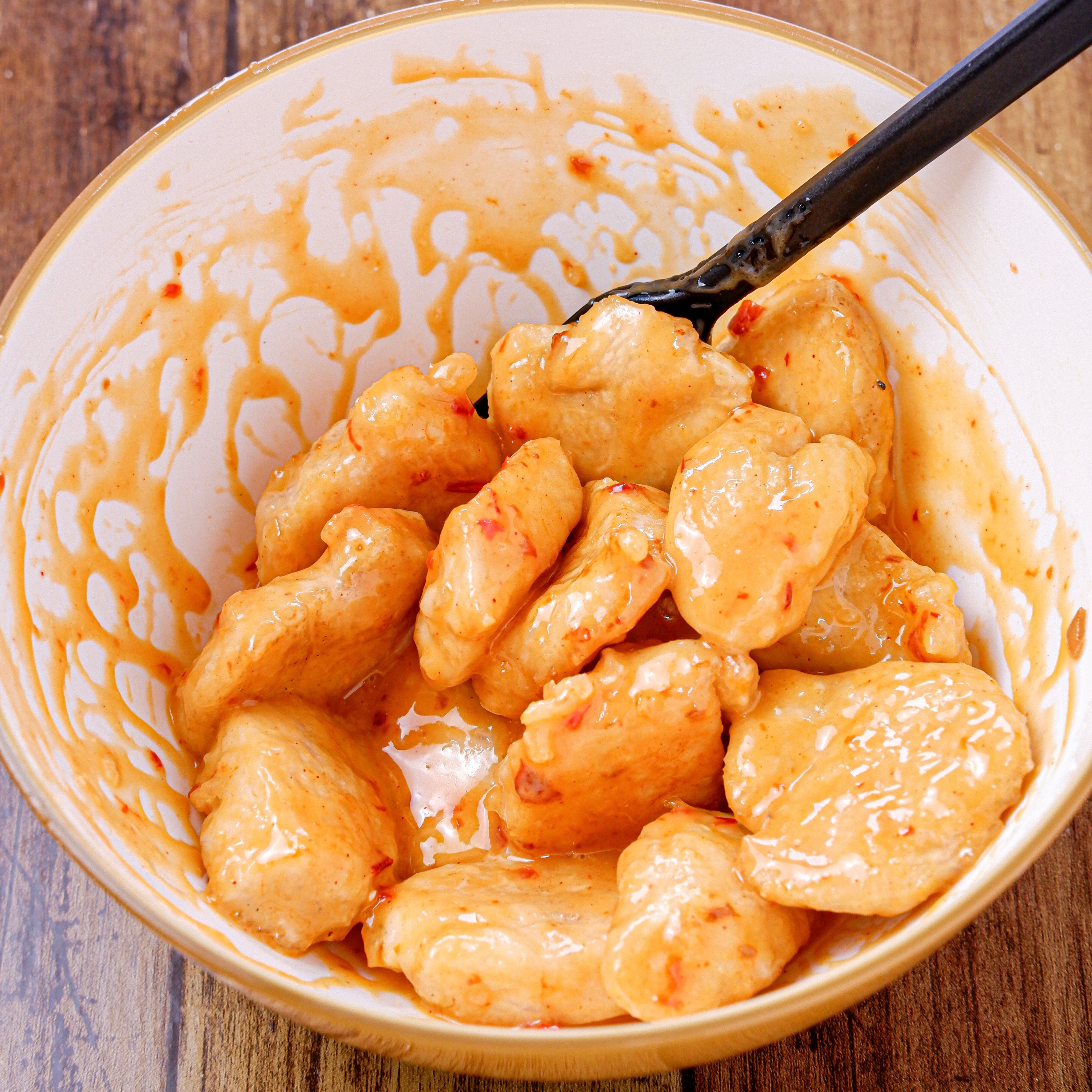 甘辛ソースがよく絡む♪ 鶏むね肉のスイートチリマヨソース