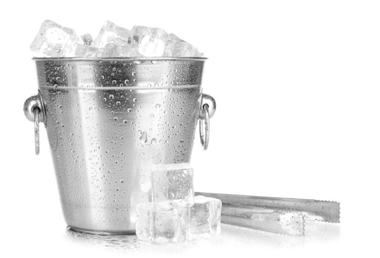 Amazon水用の再利用可能な氷,飲み物を冷やすための四角い再冷凍可能なキューブ - リサイクル可能、洗える、レモネード、ウォーターボトル、飲料、 カクテル、ウォッカ、ウイスキー用のキッチンツール製氷皿 オンライン通販