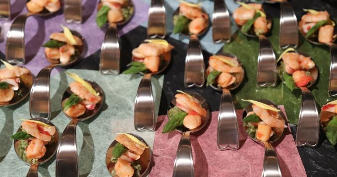 立食パーティー成功の秘訣ガイド ～貸し会議室での開催に向けて～東京都内の貸会議室ならエッサム神田ホール